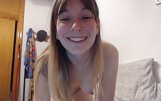 Denise enseña el coño