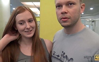 HUNT4K. Couple was potent out in gym when rich huntswoman came by