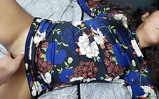 me cogí a hermana borracha, la desperté y me vine en ella